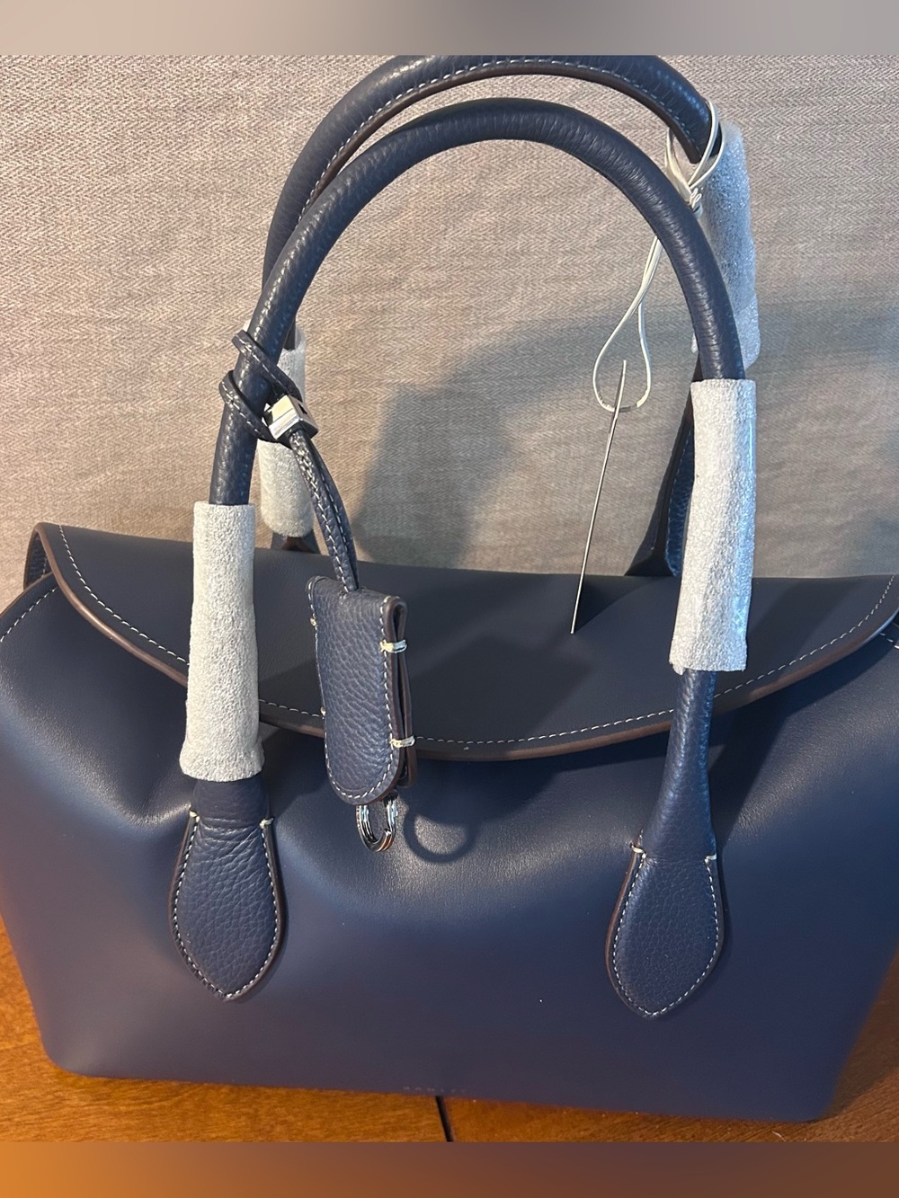 Radley London Liverpool Gardens
Medium Ziptop Grab Bag Naval Blue NWT - Picture 2 of 9
